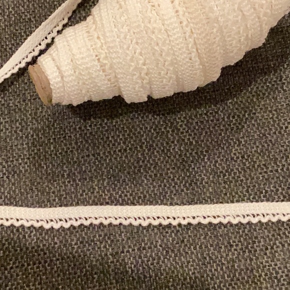 ASSORT 50+ YDS  VINTAGE TRIMS - Picture 3 of 7